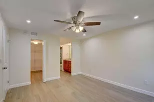 400 Club Cir, Boca Raton, FL 33487 - Photo 18