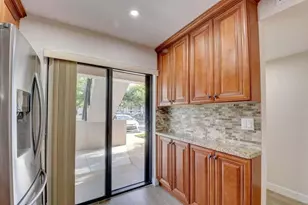 400 Club Cir, Boca Raton, FL 33487 - Photo 8