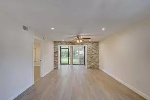 400 Club Cir, Boca Raton, FL 33487 - Photo 8