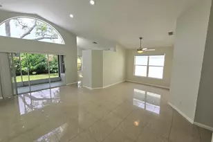 1041 Fairfax Cir W, Boynton Beach, FL 33436 - Photo 2