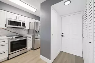 2106 S Cypress Bend Dr, Pompano Beach, FL 33069 - Photo 2