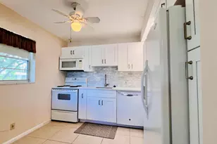 314 Wellington D, West Palm Beach, FL 33417 - Photo 4