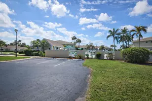 1552 SE Royal Green Cir, Port Saint Lucie, FL 34952 - Photo 32