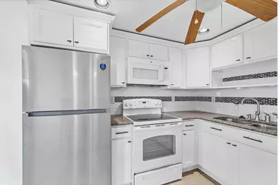 2049 Hythe C, Boca Raton, FL 33434 - Photo 10