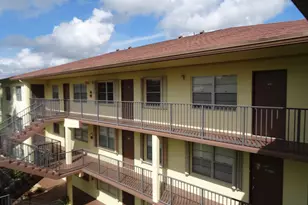 151 SW 135th Terrace, Pembroke Pines, FL 33027 - Photo 2