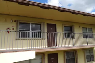 151 SW 135th Terrace, Pembroke Pines, FL 33027 - Photo 4