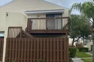 637 Executive Center Dr, West Palm Beach, FL 33401 - Photo 2