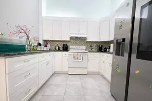4373 Woodstock Dr, West Palm Beach, FL 33409 - Photo 6