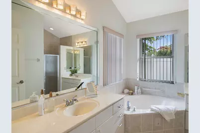 107 Saratoga Boulevard E, West Palm Beach, FL 33411 - Photo 20