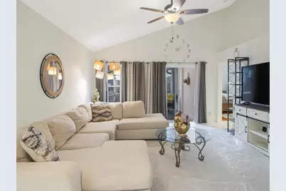 107 Saratoga Boulevard E, West Palm Beach, FL 33411 - Photo 12