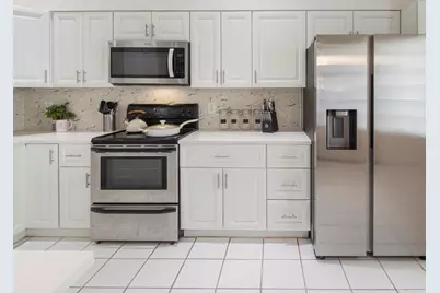 107 Saratoga Boulevard E, West Palm Beach, FL 33411 - Photo 10