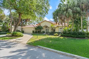 2805 Hampton Cir E, Delray Beach, FL 33445 - Photo 2