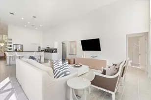 2805 Hampton Cir E, Delray Beach, FL 33445 - Photo 14