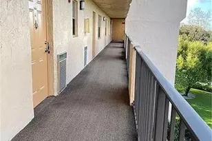 3001 W Rolling Hills Cir, Davie, FL 33328 - Photo 22