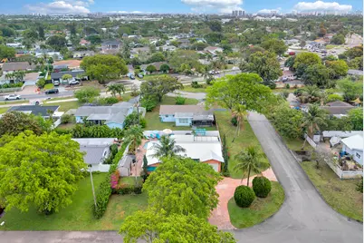 661 Eagle Circle, Delray Beach, FL 33444 - Photo 2