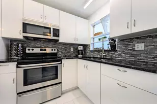 8021 Sunrise Lakes Dr N, Sunrise, FL 33322 - Photo 10