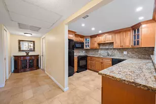 2651 S Palm Aire Dr, Pompano Beach, FL 33069 - Photo 2