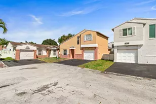 14681 N Beckley Square, Davie, FL 33325 - Photo 2