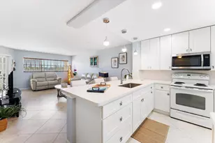 3654 Via Poinciana, Lake Worth, FL 33467 - Photo 14