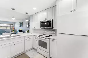 3654 Via Poinciana, Lake Worth, FL 33467 - Photo 2