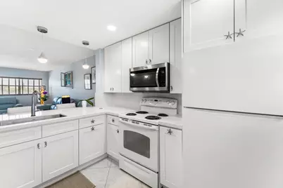 3654 Via Poinciana #504, Lake Worth, FL 33467 - Photo 2