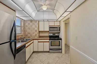 719 Lori Drive #204, Palm Springs, FL 33461 - Photo 4