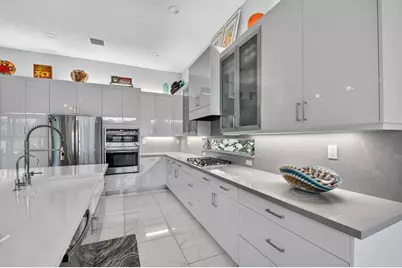 9193 Seahorse Bay Drive, Boynton Beach, FL 33473 - Photo 10