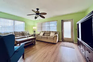 40 Dorchester B, West Palm Beach, FL 33417 - Photo 4