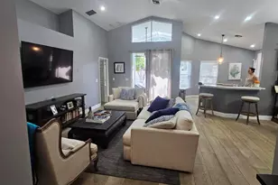 2053 Normandy Cir, West Palm Beach, FL 33409 - Photo 4