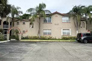 8886 SW 3rd St, Pembroke Pines, FL 33025 - Photo 12