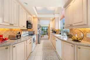 2370 Saratoga Bay Dr, West Palm Beach, FL 33409 - Photo 12
