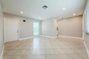 541 NE 44th St, Boca Raton, FL 33431 - Photo 2