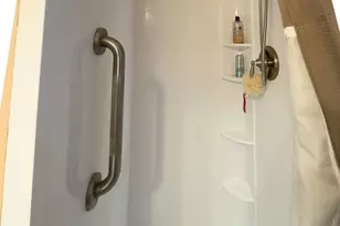 902 NE 34th St, Oakland Park, FL 33334 - Photo 14