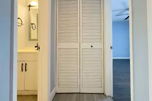 902 NE 34th St, Oakland Park, FL 33334 - Photo 46