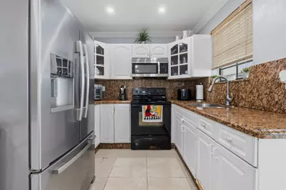 4970 E Palm Court, Hialeah, FL 33013 - Photo 10