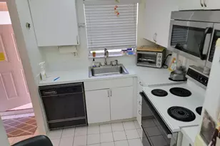 8950 Sunrise Lakes Blvd, Sunrise, FL 33322 - Photo 4
