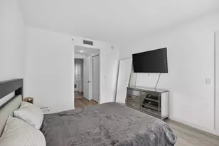 55 SW 9th St, Miami, FL 33130 - Photo 12