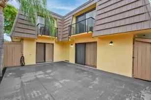 904 9th Ct, Palm Beach Gardens, FL 33410 - Photo 2