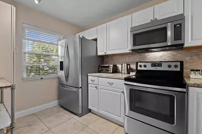 162 Lake Susan Lane, West Palm Beach, FL 33411 - Photo 6