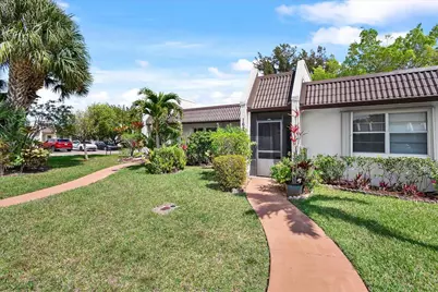 162 Lake Susan Lane, West Palm Beach, FL 33411 - Photo 2