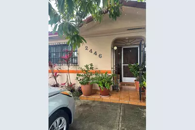 2446 W 70th Place, Hialeah, FL 33016 - Photo 2