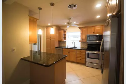 909 NE 12th Avenue, Pompano Beach, FL 33060 - Photo 18