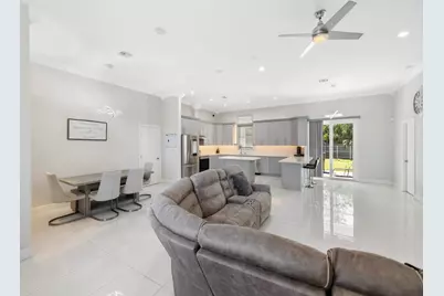 914 SW McCracken Avenue, Port Saint Lucie, FL 34953 - Photo 8