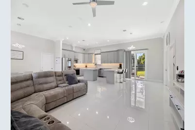 914 SW McCracken Avenue, Port Saint Lucie, FL 34953 - Photo 10