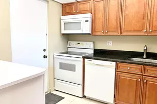 2312 S Cypress Bend Dr, Pompano Beach, FL 33069 - Photo 10