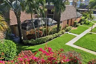 9 Atrium Cir, Atlantis, FL 33462 - Photo 2