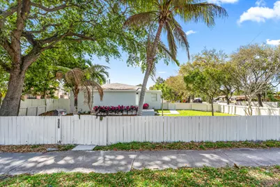 906 S 26th Avenue, Hollywood, FL 33020 - Photo 2