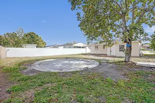 251 E 57th St, Hialeah, FL 33013 - Photo 30