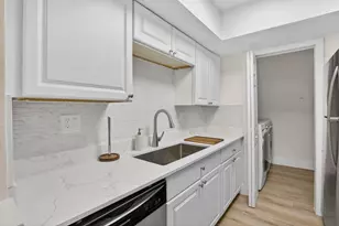 6828 NW 30th St, Sunrise, FL 33313 - Photo 8