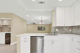 10 Bay Cedar Ct, Royal Palm Beach, FL 33411 - Photo 8